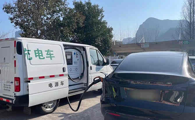 方正汽车搭电